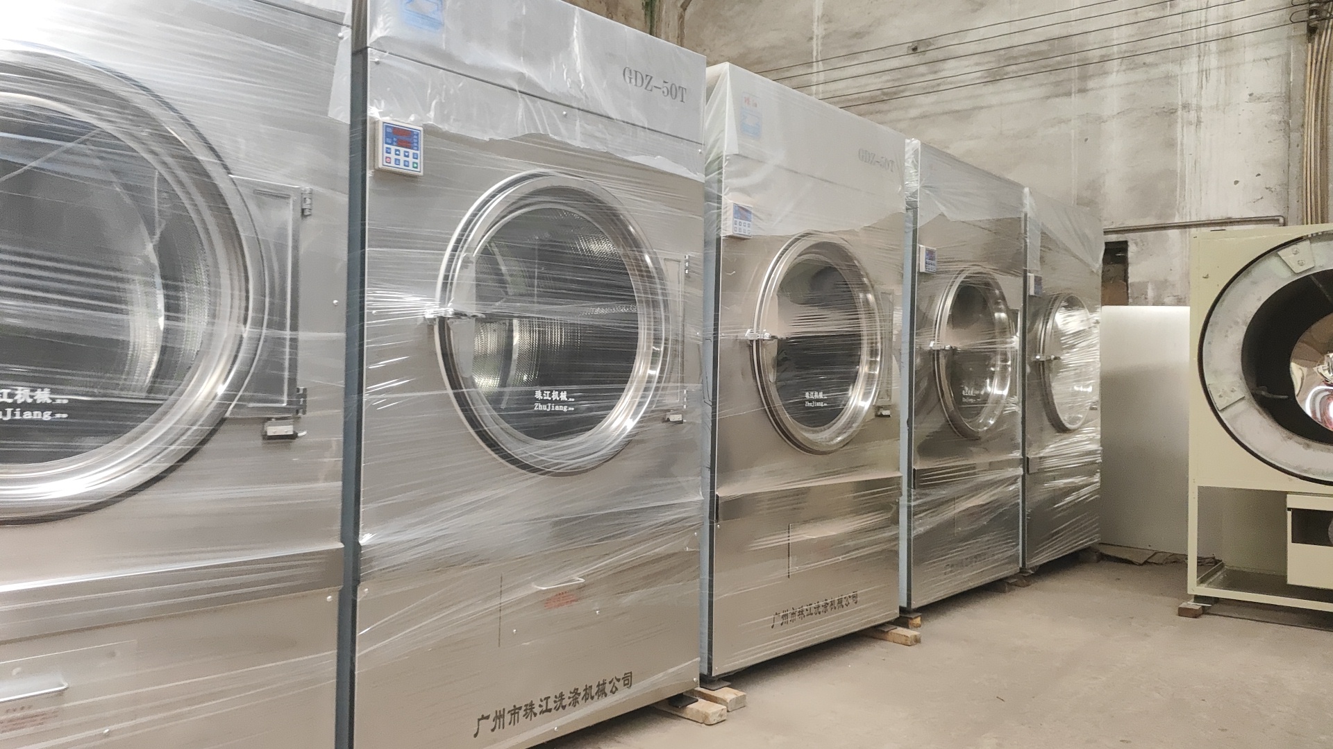 
私立學校和百強企業(yè)選擇工業(yè)級洗衣機的共同標準：珠江洗滌如何獲得信賴？
