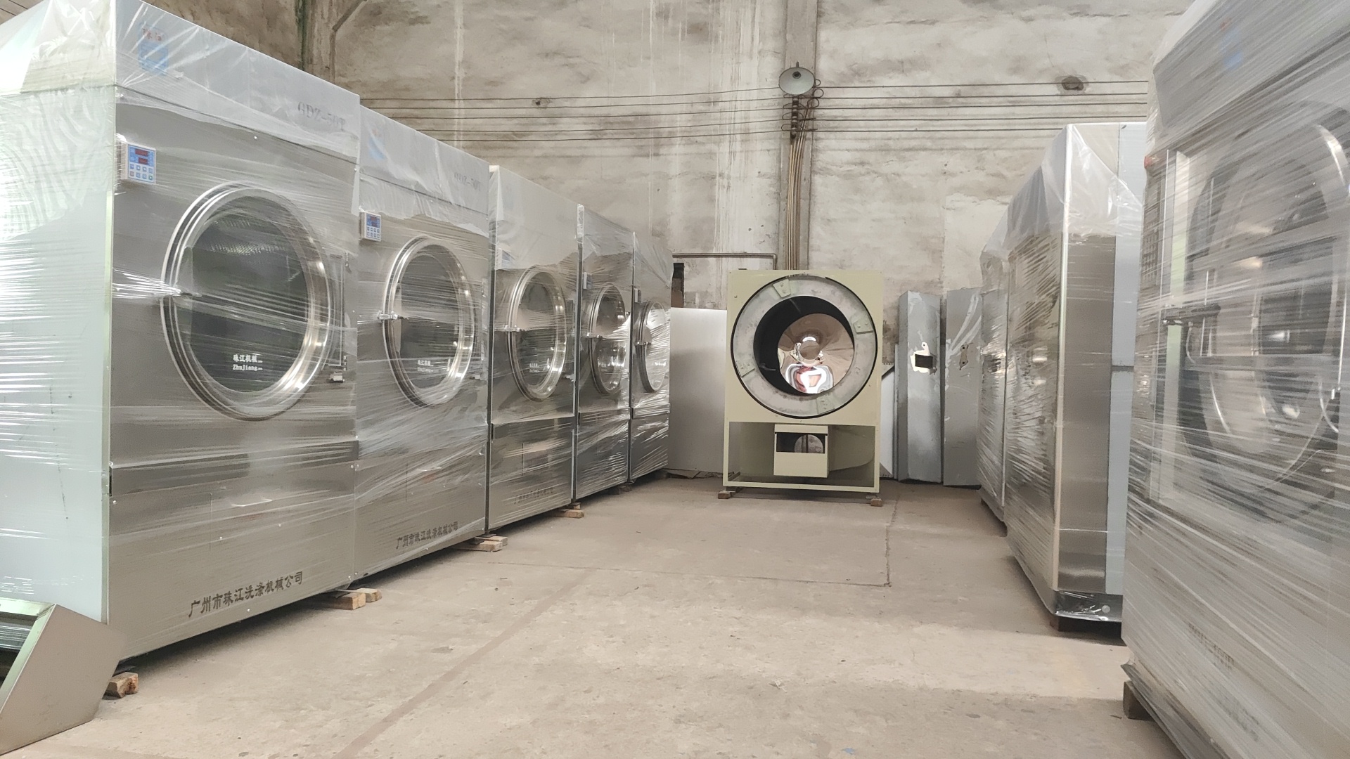 
大型餐館洗衣房工業(yè)洗衣機(jī)怎么選？看珠江洗滌如何贏得百家知名企業(yè)青睞
